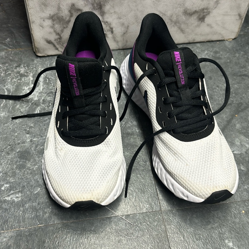Good Condition Nike Sneakers ❤️size 6.5